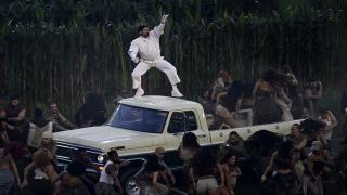 Rapperul Bad Bunny, cap de afiş la Super Bowl spre nemulţumirea lui Donald Trump. Muzica latină a primat