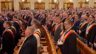 Bolojan, către primarii aflaţi în grevă: "Țara noastră nu mai are bani, îi împrumută și ne costă"