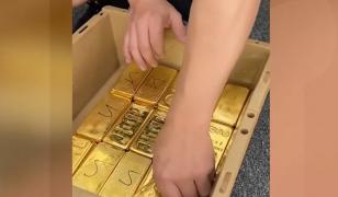 Un italian distrat şi-a aruncat la gunoi lingourile de aur. Neatenţia l-ar fi putut costa 130.000 €