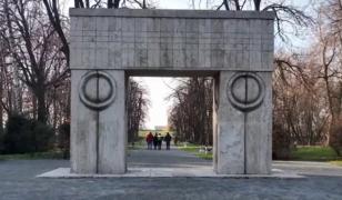 Poarta Sărutului, reinterpretată la Bucureşti pentru a marca 150 de ani de la naşterea lui Constantin Brâncuși