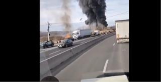 Alertă în Sibiu, după ce un depozit de anvelope a luat foc