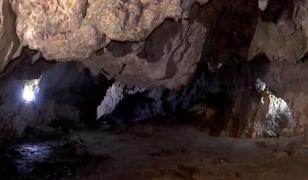 Atracţia din Peştera Polovragi care atrage sute de turişti. Intrarea este 20 de lei