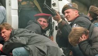 Omorau gravide și copii ziua, iar noaptea sărbătoreau. Turismul macabru din timpul asediului de la Sarajevo