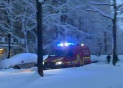 485 de apeluri la Ambulanţă, în doar 12 ore: "Maşinile ies cu dificultate din locaţii şi merg greu prin oraş"