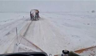 Trafic restricționat pe mai multe drumuri din țară. Unde găsesc şoferii informaţiile esenţiale