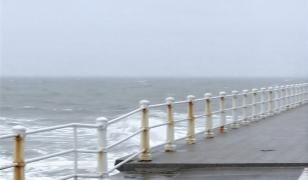 Ger și rafale de 70 km/oră pe litoral. Toate porturile din Constanţa au fost închise, traficul pe A2, limitat