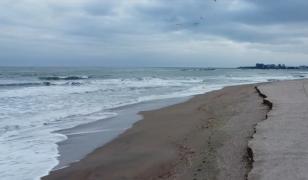 Ce se întâmplă cu plajele de pe litoralul românesc. Dune de jumătate de metru şi cratere imense