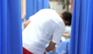 Scene revoltătoare la Borşa. Medic, atacat de rudele unei paciente: l-au lovit şi i-au spart ochelarii