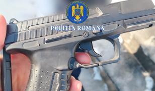 Muncitori ameninţaţi cu pistolul de un bărbat nemulţumit de cum i-a fost deszăpezită strada
