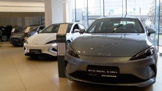 Cea mai vândută maşina chinezească în România. Costă 35.000 de euro şi are autonomie 1.080 km