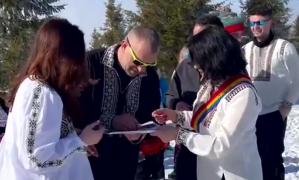 Căsătoriți la înălțime pentru o zi. Evenimentul care a devenit tradiție pe vârful Măgura din Munții Făgăraș
