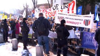 Protest al profesorilor, care ameninţă cu greva generală. Salariu de 4.000 de lei cu 27 de ani experienţă