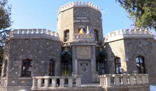 "Vânătoare de fantome" în Castelul Iulia Haşdeu, live pe TikTok. Autoritățile nu știu cine a permis accesul