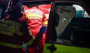 Un băiat de 11 ani s-a urcat la volan şi şi-a strivit mama de un zid, la Sibiu. În ce stare e femeia