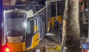 Bilanţ tragic în urma deraierii unui tramvai la Milano. 2 oameni au murit şi 49 au fost răniţi