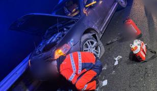 Doi tineri, spulberaţi pe marginea drumului de un şofer de 29 de ani. Un bărbat a murit pe loc
