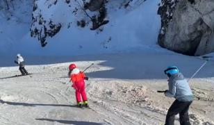 De pe schiuri, direct în bănci. Distracţie pe pârtie în ultima zi de vacanţă