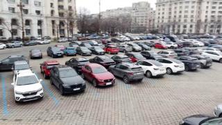 Primarul Capitalei vrea să elimine parcarea gratuită pentru maşinile electrice şi hibrid