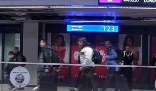 Românii repatriaţi din Egipt, furioşi că şi-au plătit biletele. "450 de euro pentru un bilet"