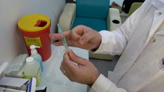 Cum încearcă cercetătorii clujeni să dezvolte vaccinuri împotriva superbacteriilor cu ajutorul AI