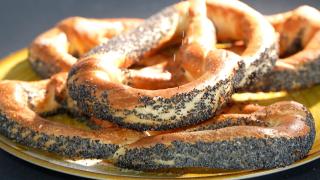 Covrigii şi merdenelele de la patru producători, la analize de laborator. Care sunt 