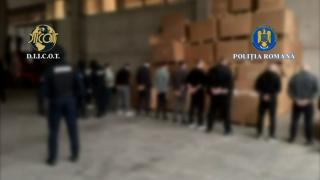 Fabrică ilegală de ţigări lângă Timişoara. Poliţiştii au confiscat tone de tutun şi sute de cartuşe