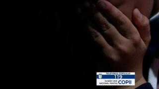 Copil de 11 ani, bătut cu cureaua de partenerul mamei. Asistenții sociali au numărat 31 de vânătăi