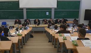 Industria care îi atrage pe tineri cu salarii de peste 12.000 de lei. "Vreau să lucrez la SRI sau la ONU"