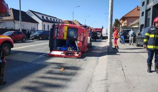 Ambulanţă cu 6 persoane implicată într-un accident în Sibiu. A fost activat Planul Roșu de Intervenție
