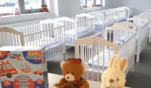 Opt copii de la o creşă din Botoşani, ajunşi de urgenţă la spital cu febră şi vărsături. Ipoteza DSP