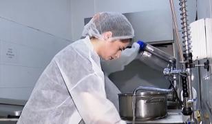 Cât câștigă studenții care lucrează în cantina universității. 