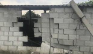 Fetiță de 6 ani, rănită după ce mașina părinților a lovit un gard care s-a prăbușit peste ea, în Vrancea