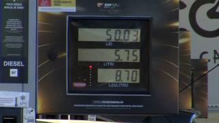Prețul petrolului s-a prăbușit de la 120 la 85 de dolari pe baril după declarațiile lui Trump