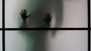 Bărbat de 51 de ani din Mehedinţi, reținut după ce ar fi abuzat o minoră de 10 ani pe parcursul a doi ani