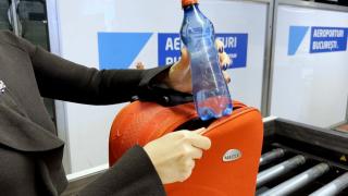 Reguli schimbate la aeroporturi, privind lichidele din bagaje şi electronicele