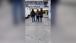 Un bărbat prins la braconaj a lovit intenţionat maşina poliţiei în timp ce încerca să scape