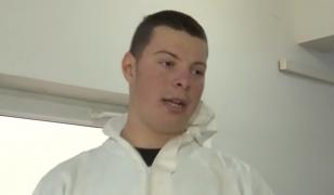 Ferma din curtea liceului unde elevii învață munca adevărată, direct în grajduri: "Ne ajută şi acasă"