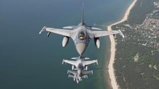 Românii treziţi de avioane supersonice, care au crezut că atacă ruşii. 