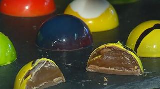 Ciocolata devine artă: praline cu ingrediente exotice la târgul din Capitală