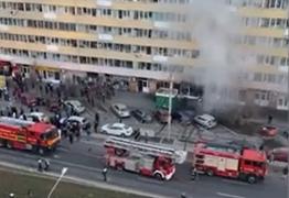Clipe de panică pe şoseaua Pantelimon. A luat foc un magazin, şapte autospeciale de pompieri au intervenit