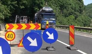 Restricții pe Valea Oltului în următoarele 3 luni. Traficul pe DN7 va fi afectat de lucrări