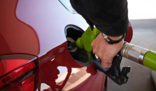 Preţurile carburanţilor cresc zilnic. Motorina premium se apropie de pragul de 10 lei