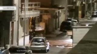 Momentul în care șase hoți jefuiesc o bancă din Italia și fură bancomatele cu un excavator