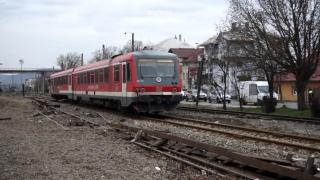 O femeie din Bistriţa a murit călcată de tren. Avea căştile în urechi și se grăbea să prindă autobuzul