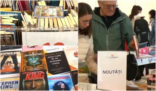 Relația românilor cu lectura se schimbă. Cartea tipărită pierde teren în fața versiunii audio
