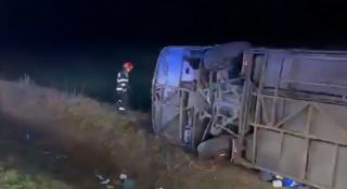 Autocar răsturnat între Vaslui și Galaţi. Planul Roșu activat. Un pasager a murit, mai mulți au fost răniți