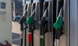 CALCUL. Cât cheltuie în plus un șofer pentru un plin de carburant față de săptămâna trecută