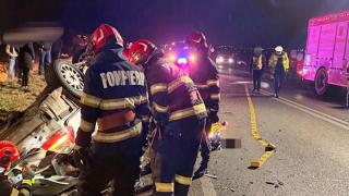 "Am spart geamul ca să ieșim". Pasagerii, aruncați unii peste alții în autocarul răsturnat lângă Bârlad