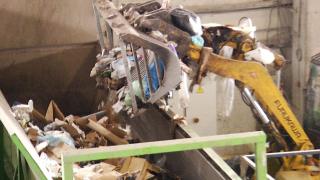 Cum funcţiona schema mafiei deşeurilor, prin care zeci de firme au furat aproape 50 de milioane de euro