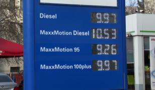 Motorina a depăşit pragul de 10 lei/l în aproape toată ţara. Ce spun experţii despre măsurile Guvernului